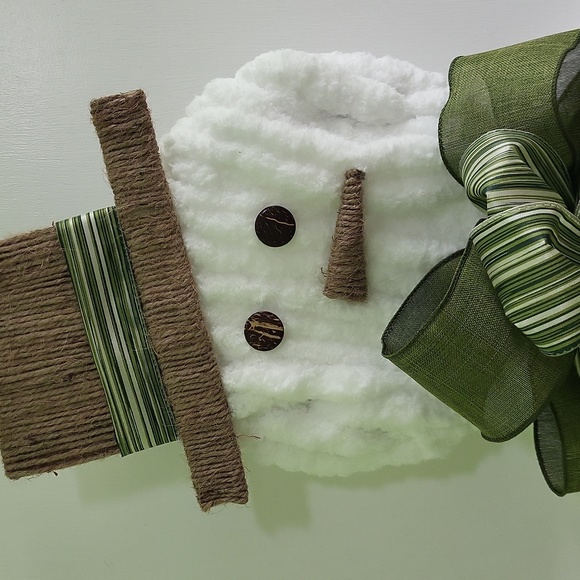 Snowman Wreath - Picture 3 of 3